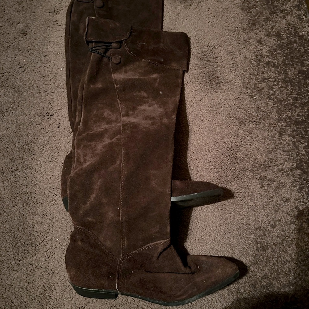 Women’s brown suede boots